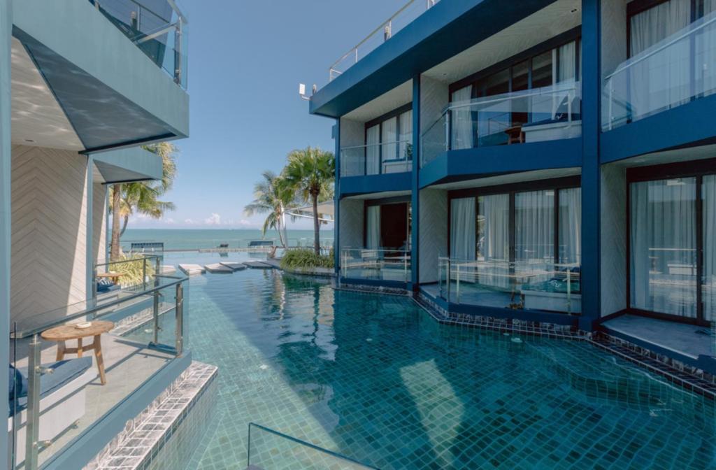 Hotel Tide Phuket Beachfront photo 2