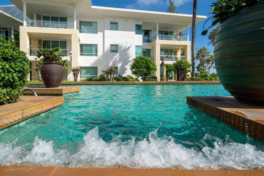 Karon Seaview Beachfront - 2 BR Apartment At Paradox Residence photo 3
