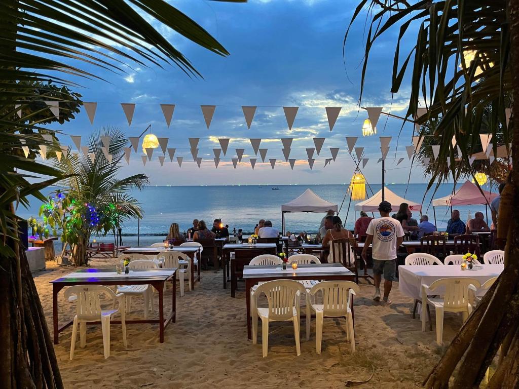 New Harrys Sunset Resort - Klong Nin Beach photo 3