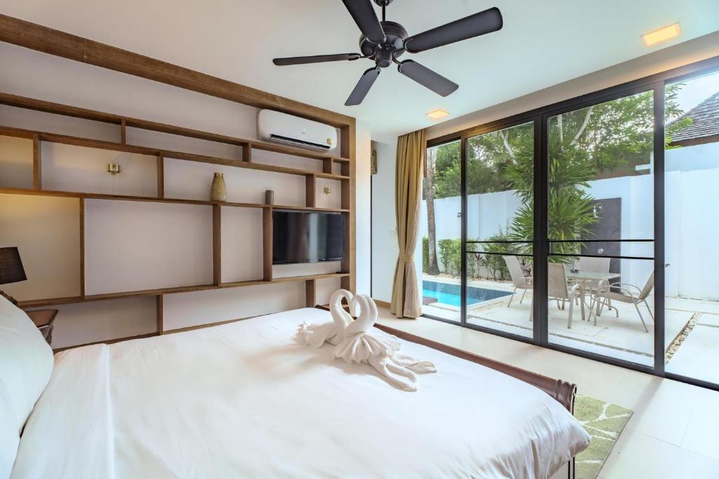 Wings Elegant 2BR Villa Bang Tao Beach photo 2