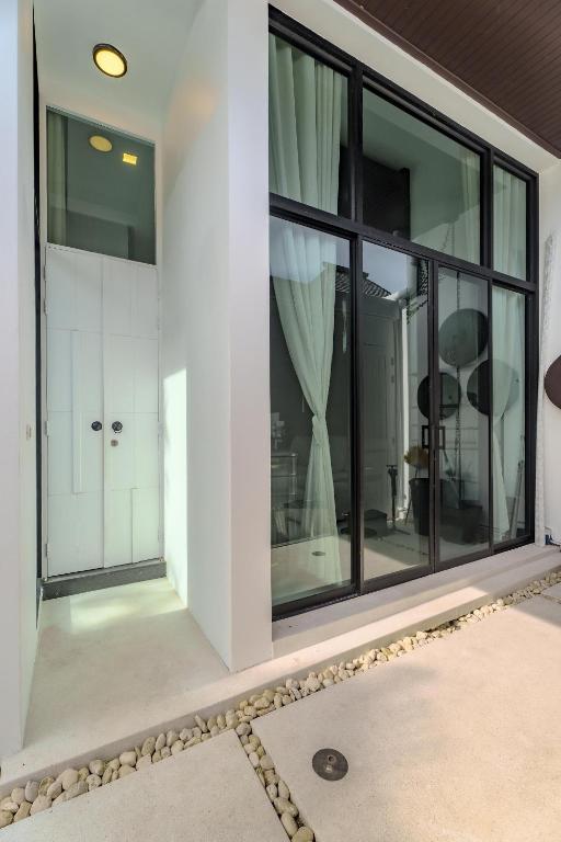Wings Elegant 2BR Villa Bang Tao Beach photo 3