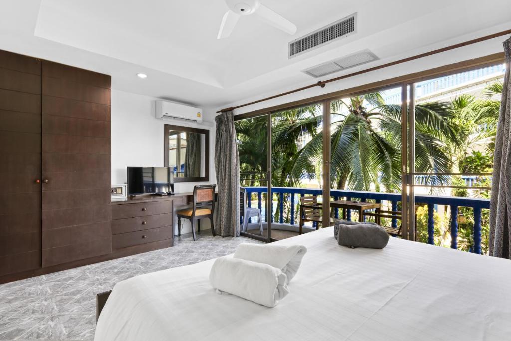 The Club Residence Kamala Beach photo 2