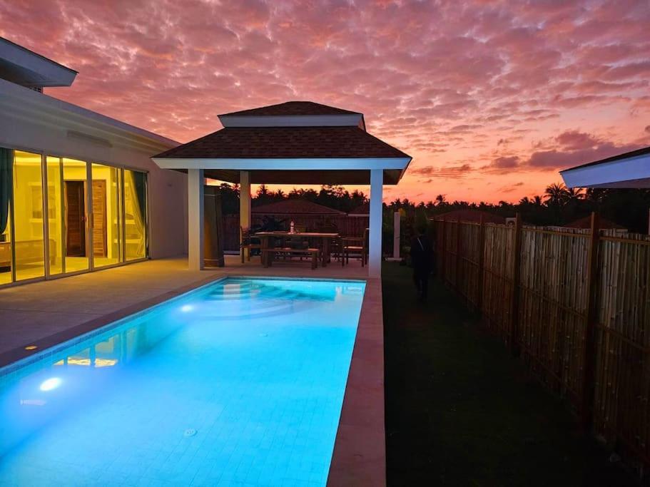 SIX Luxury Villa photo 3