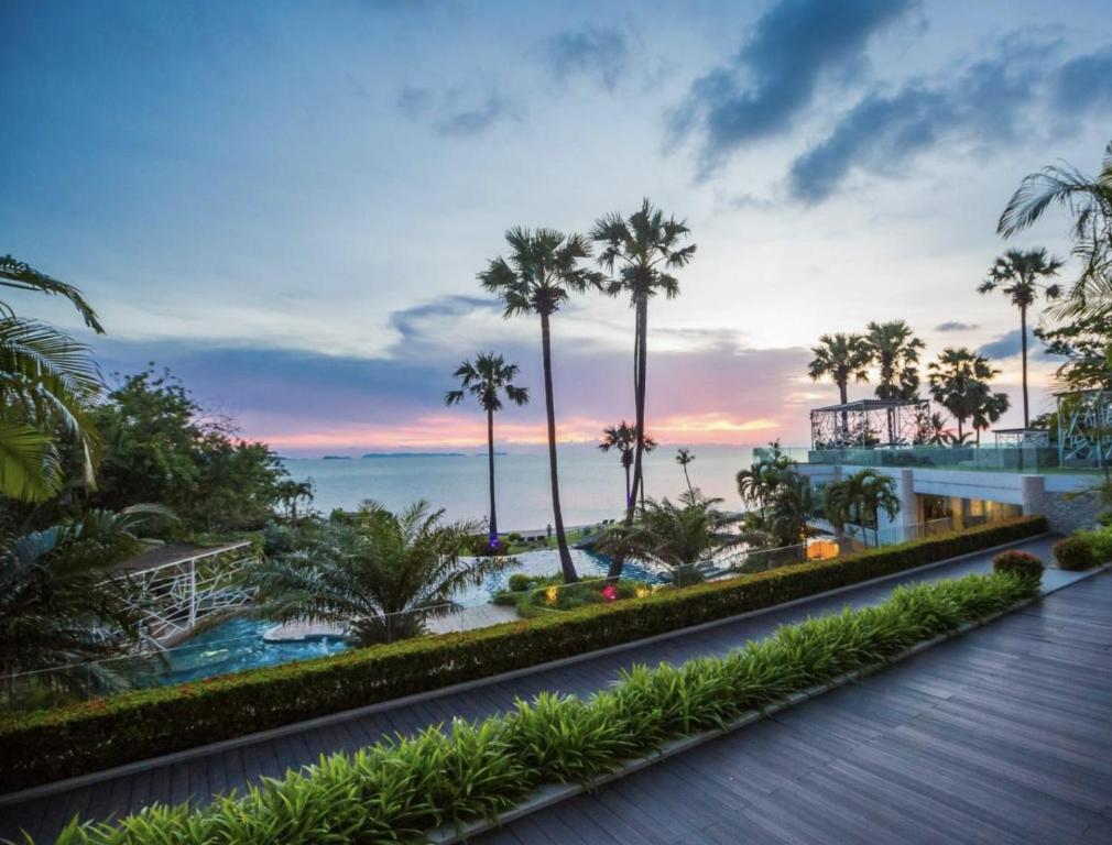 The Palm Wongamat - 2BR Luxury Beachfront Suite - Ocean View — photo 1