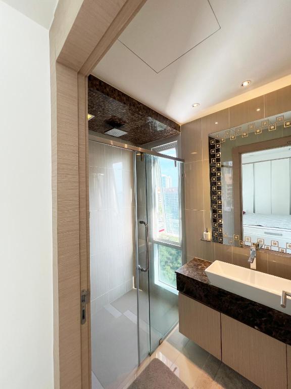 The Palm Wongamat - 2BR Luxury Beachfront Suite - Ocean View photo 3
