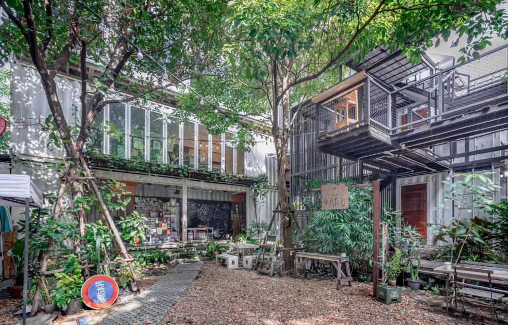 The Yard Bangkok Hostel — photo 1