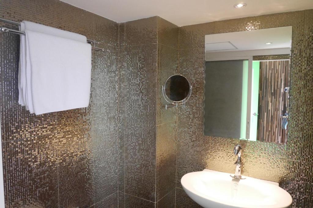 The Montana Lodge-Sathorn photo 3