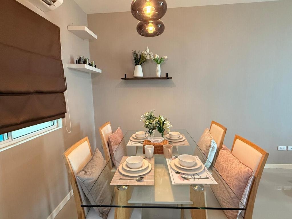 Townhome 3BR 2baths near Airport and Old town — photo 1