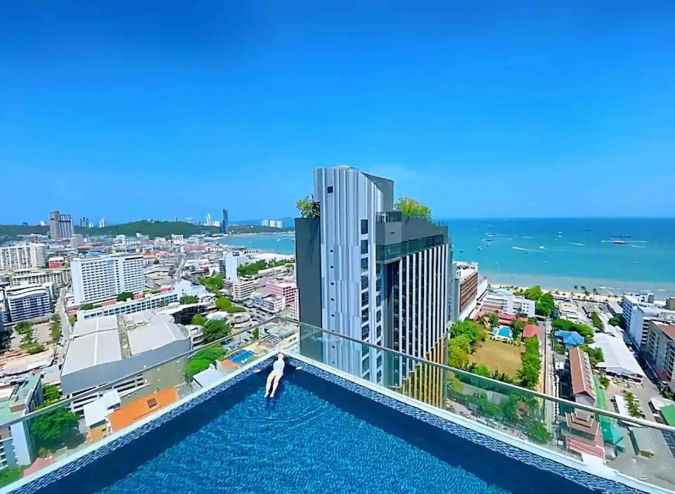 Central Pattaya -Amazing Location with Infinity Pool — photo 1