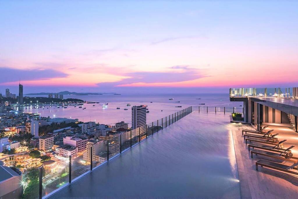 Central Pattaya -Amazing Location with Infinity Pool photo 2