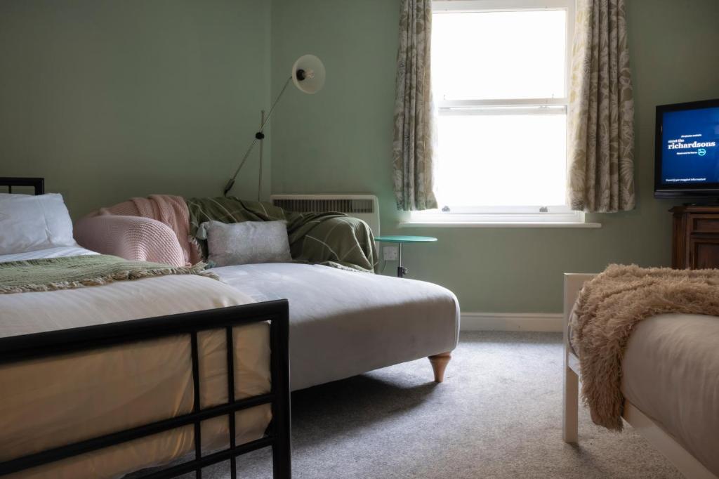 RinkyDink-Spacious 2 bed apartment photo 2