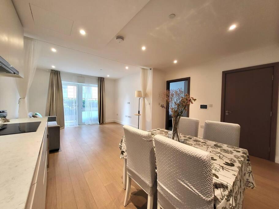1 Bed Apartment Hammersmith photo 2