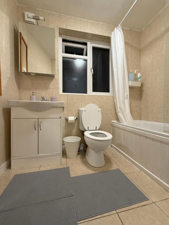 Good size and cheap Double room in Hammersmith photo 3