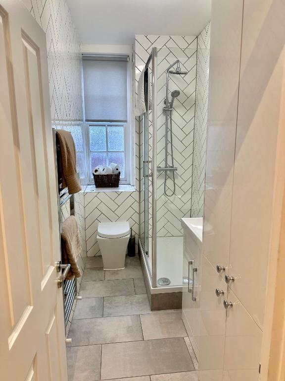 Bright and Airy Two Bedroom Apartment photo 3