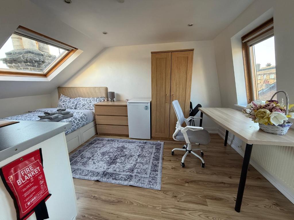 Studio room, nice view and great price in Hammersmith — photo 1