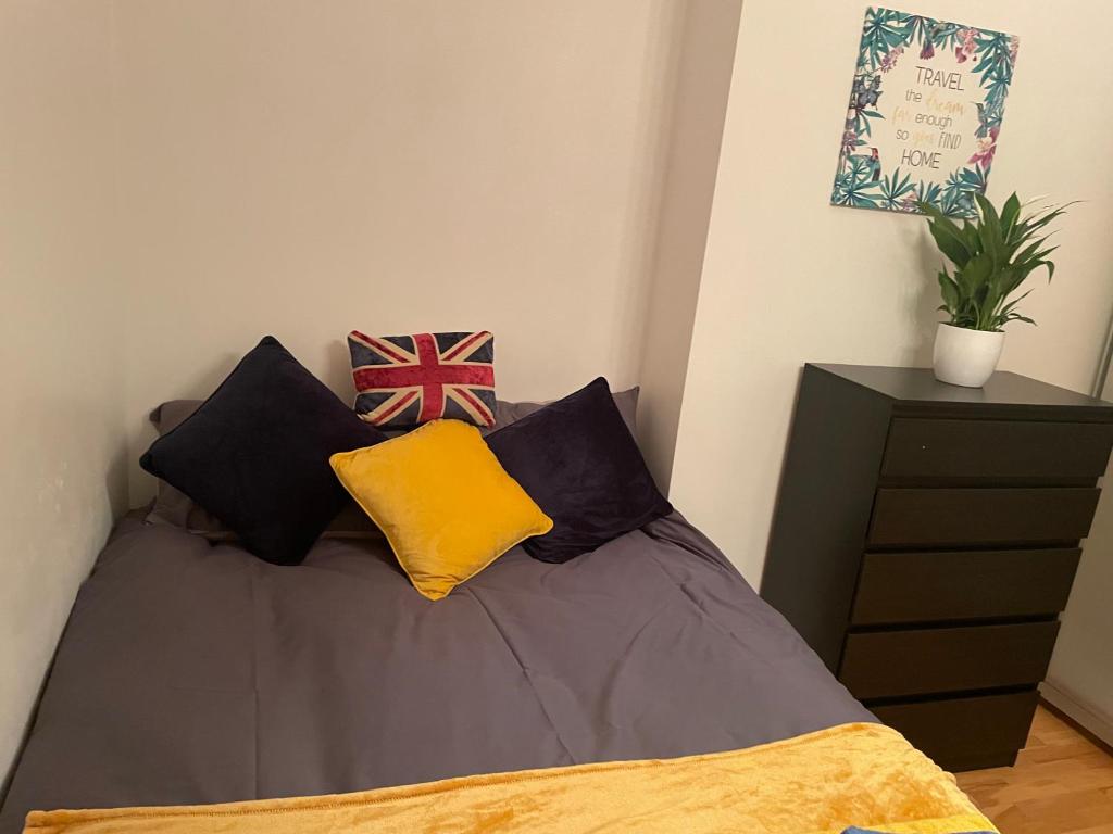 Vibrant Double Room in London Kilburn photo 3