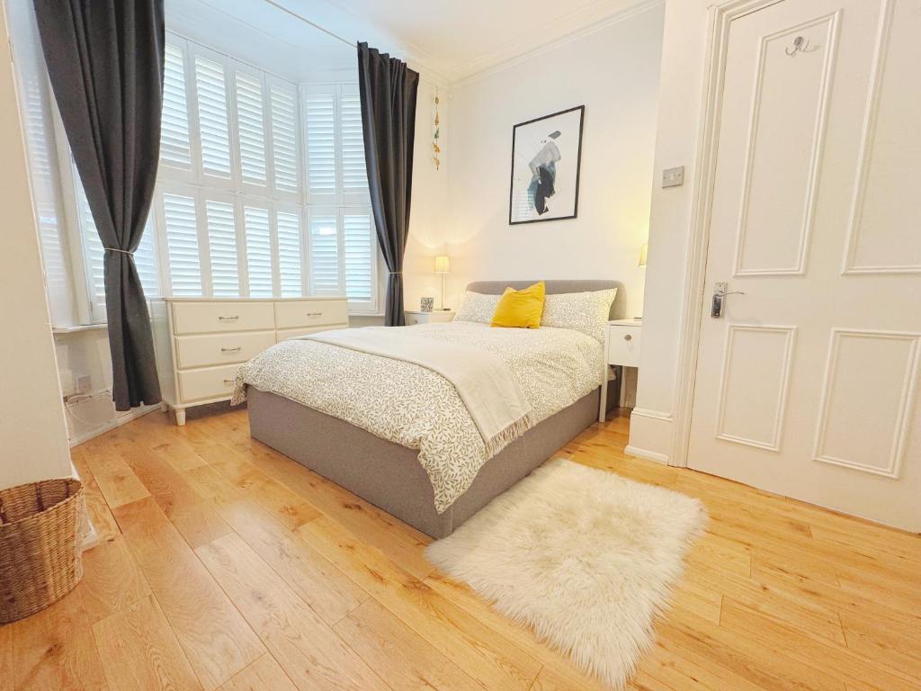 Artsy & bright Hammersmith London 1b1b, up to 4 people photo 3