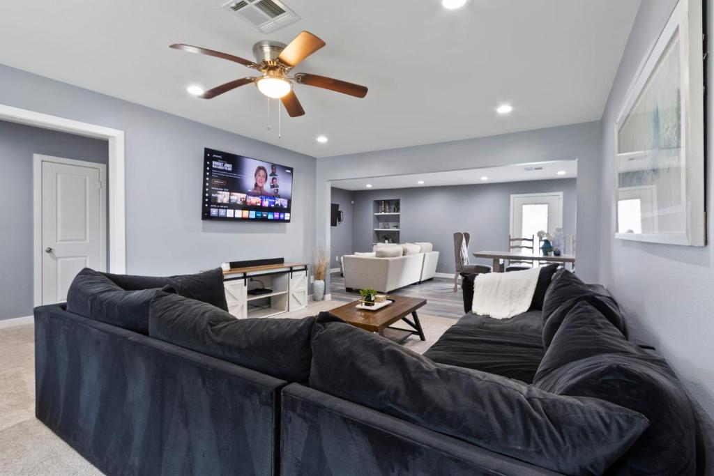Rustic modern home photo 2