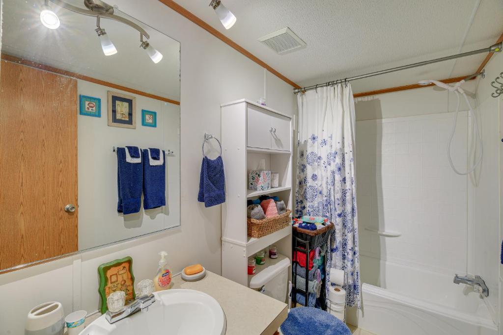 Creekfront Max Meadows Mobile Home with Deck! photo 3