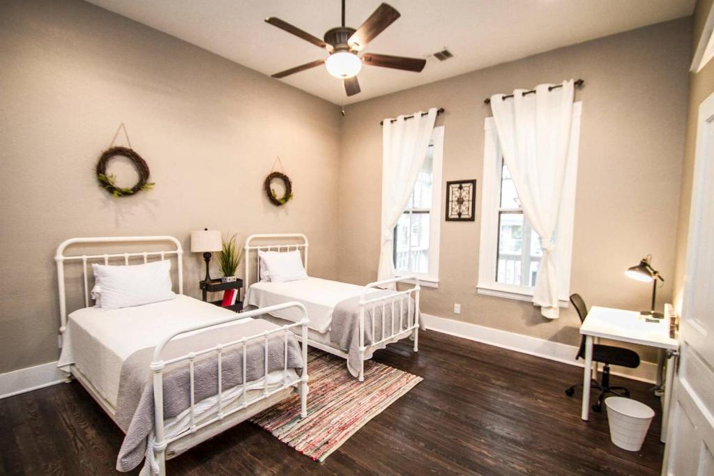 Wyoming St Restored Historic 2BR/1BA Downtown photo 2