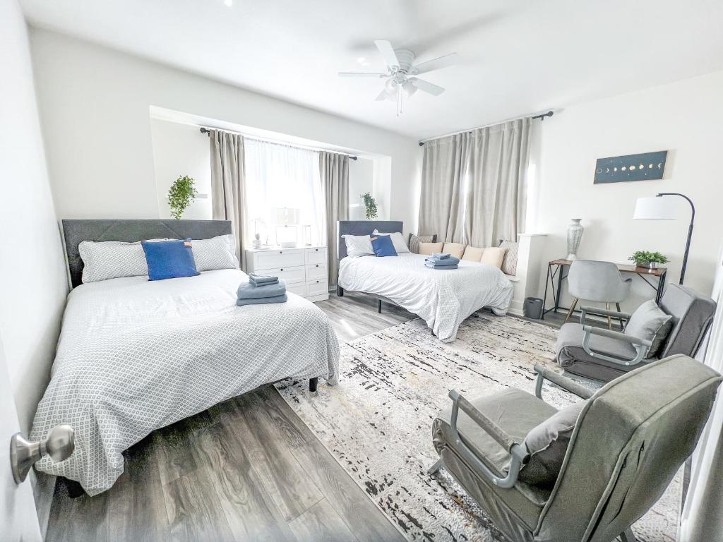 8 Beds Home with 4 Car Parking Space - Near DTLB photo 2