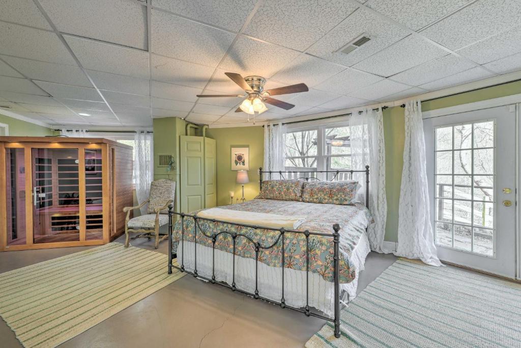 Scenic Pet-Friendly House with Private Hot Tub! photo 2