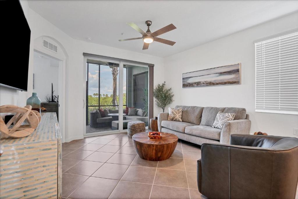 14121 Heritage Landing 718 — photo 1