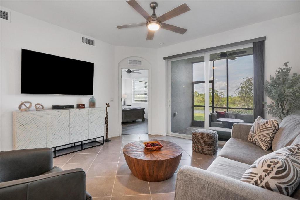 14121 Heritage Landing 718 photo 3