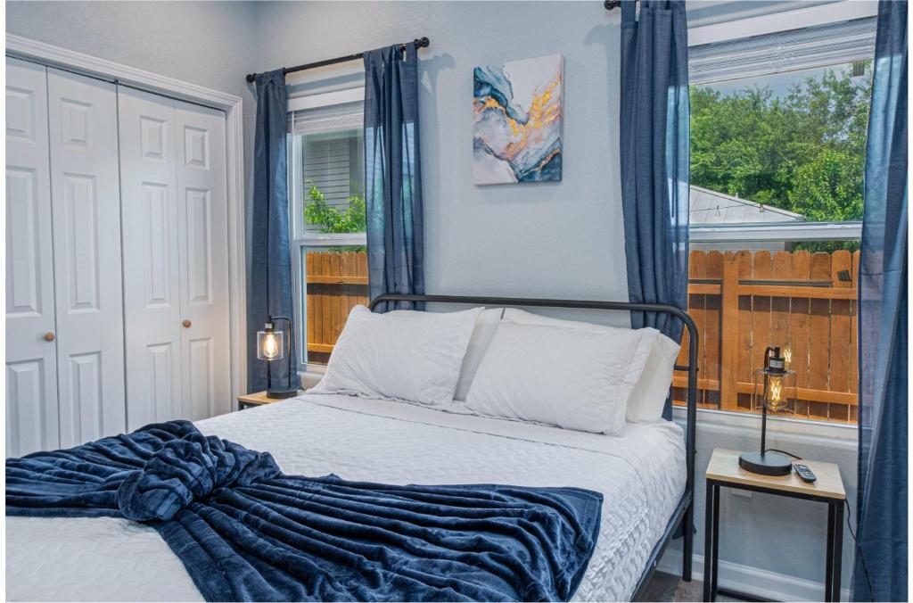 Heaven-sent Convenient 4BR 3BA Near Downtown photo 2