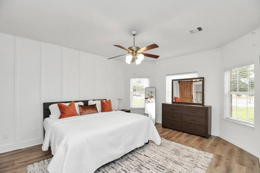 Stylish 4 Bedroom home in Richmond Houston Area photo 2