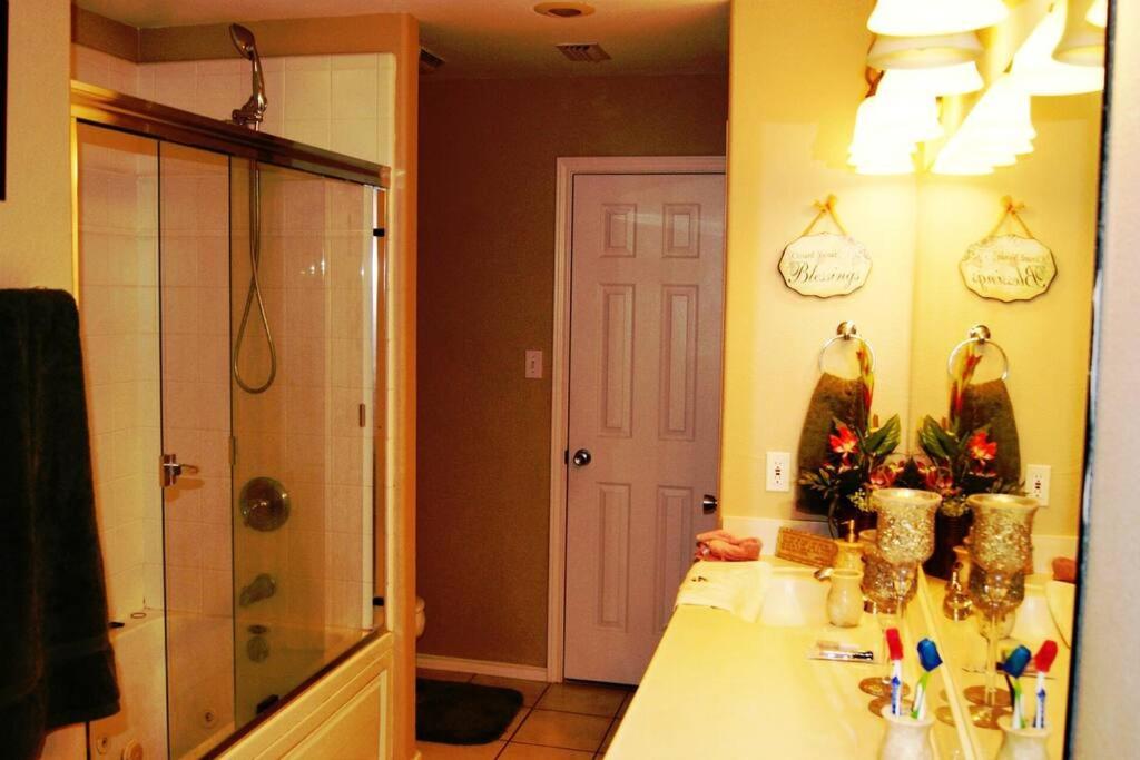 BlueHeaven Mid island home with Pool close to bay photo 3