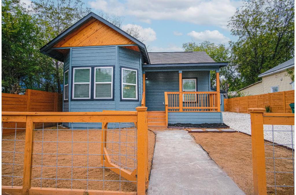 Exceptional 5BR So Close to Riverwalk and Downtown