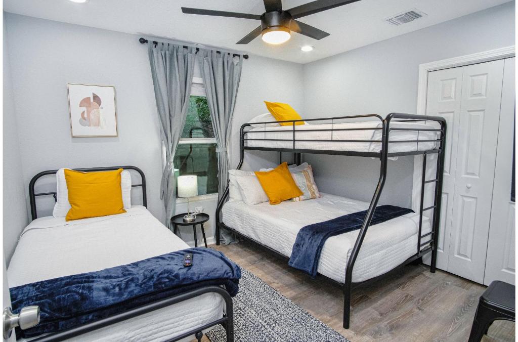 Exceptional 5BR So Close to Riverwalk and Downtown photo 2