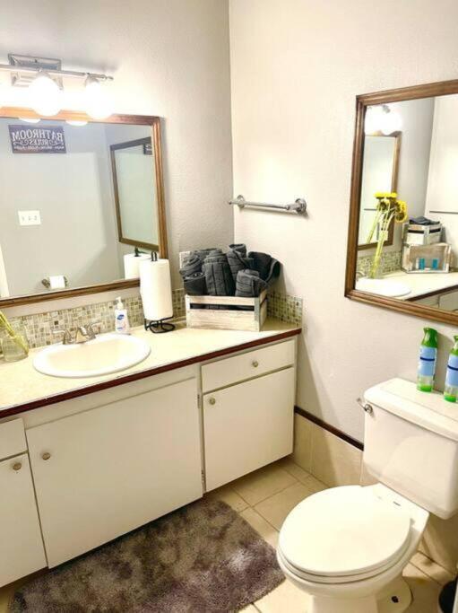Town & Country-4BR/3BA photo 3
