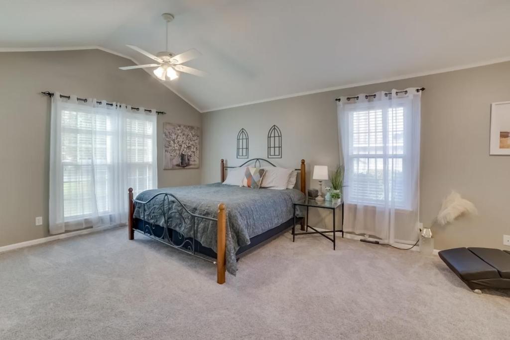 Family-Friendly Home with Large Yard in Valdosta photo 2