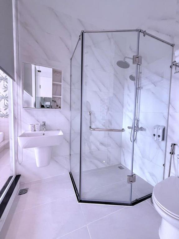 The Luxury Hotel photo 3