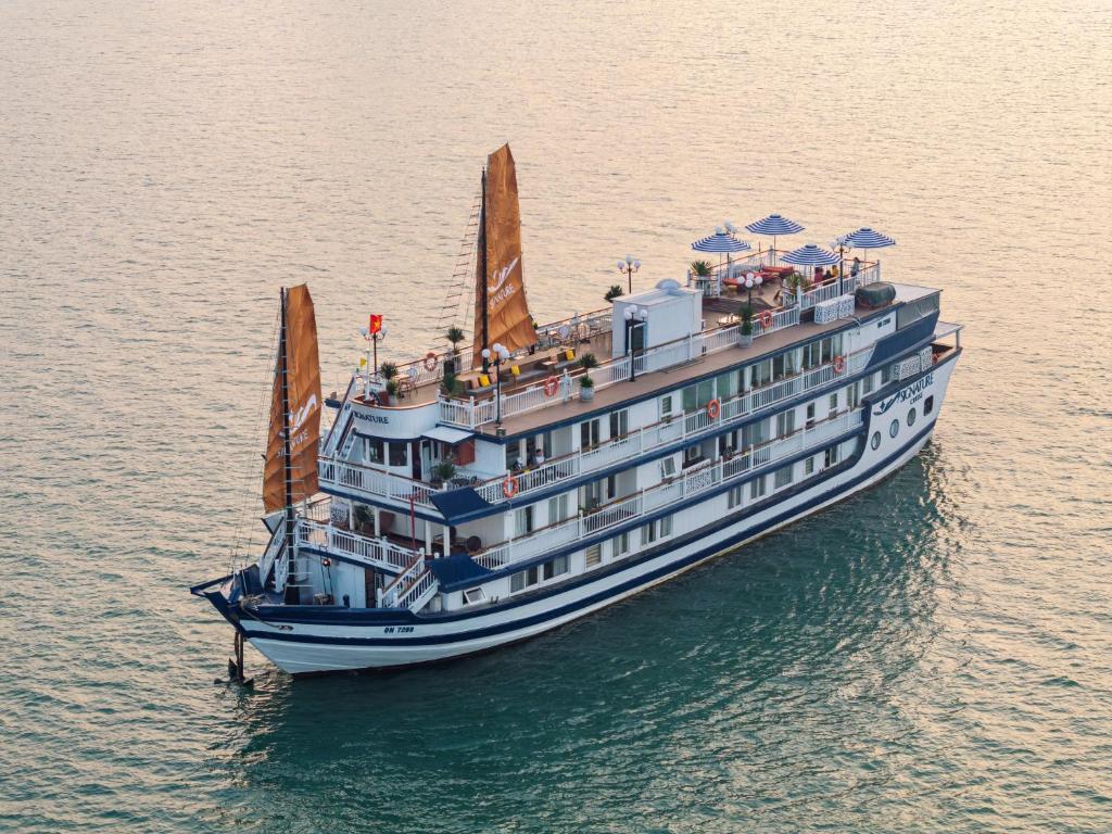 Signature Royal Halong Cruise — photo 1