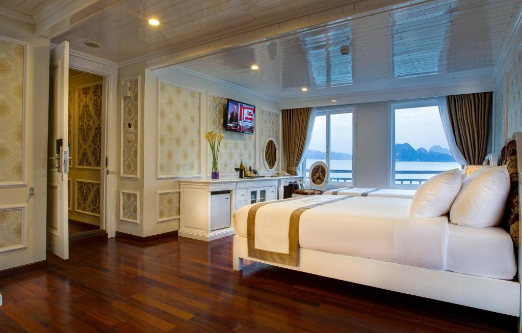 Signature Royal Halong Cruise photo 3