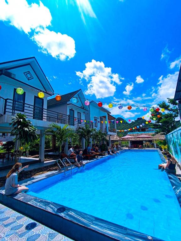 YoLo Pool Bar Villas & Garden Restaurant photo 3