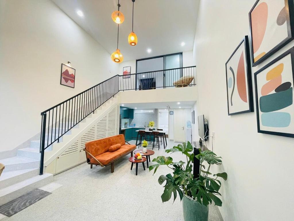 The house 's impressive design — photo 1