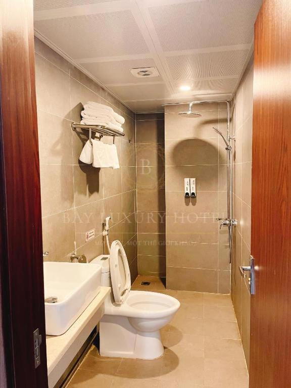 Tiến Thịnh Hạ Long Hotel - by Bay Luxury photo 3