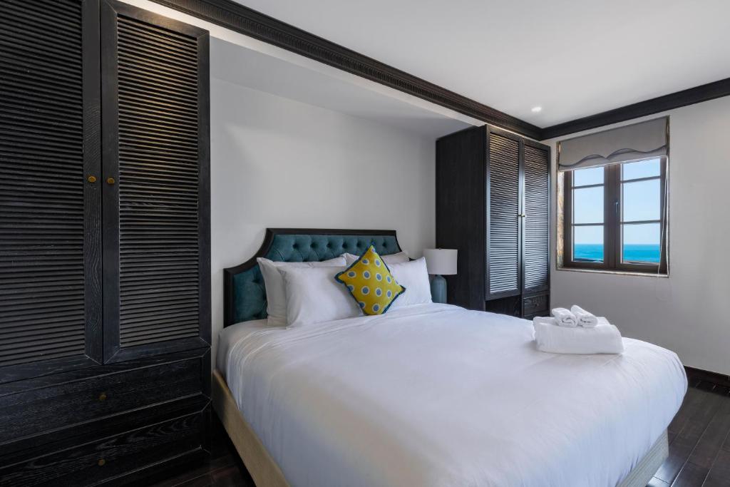 The Room Hotel photo 2