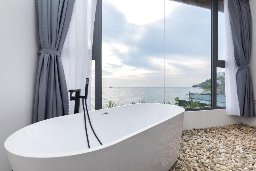 Palm Villa 24 - Ocean View Luxury 6 Bedroom photo 3
