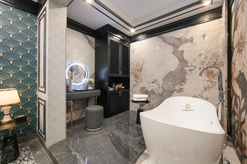 Romeo Hotel Linh Dam 1 - by BAY LUXURY photo 3