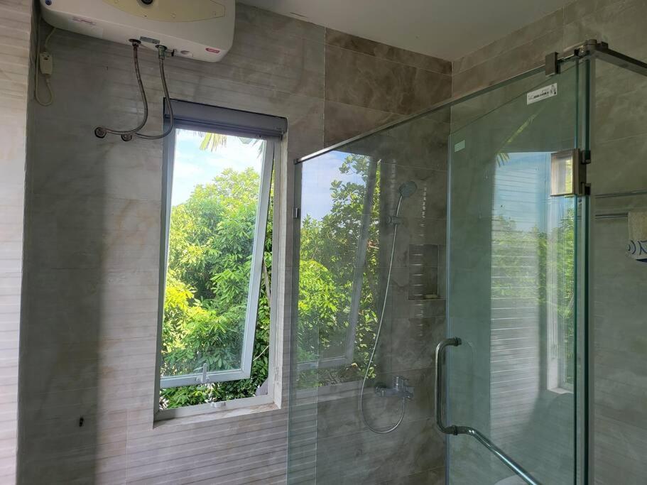 Tranquil Retreat Lux Villa in HungYen Countryside photo 3