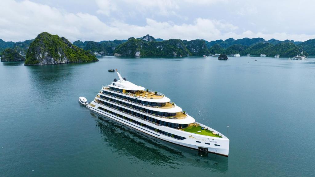 Booking.com: Hotels in Ha Long. Book your hotel now! — photo 1