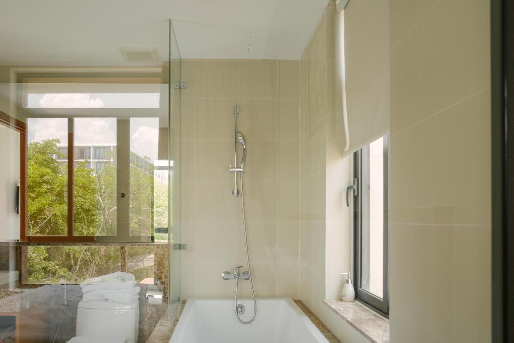 The Luxury 3-Bedroom Villa in Wyndham Cam Ranh Resort photo 3
