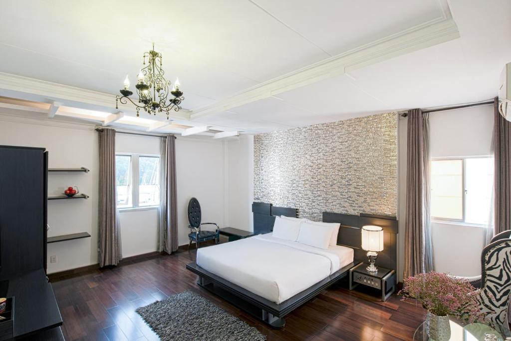 A&EM - The Petit Hotel photo 2