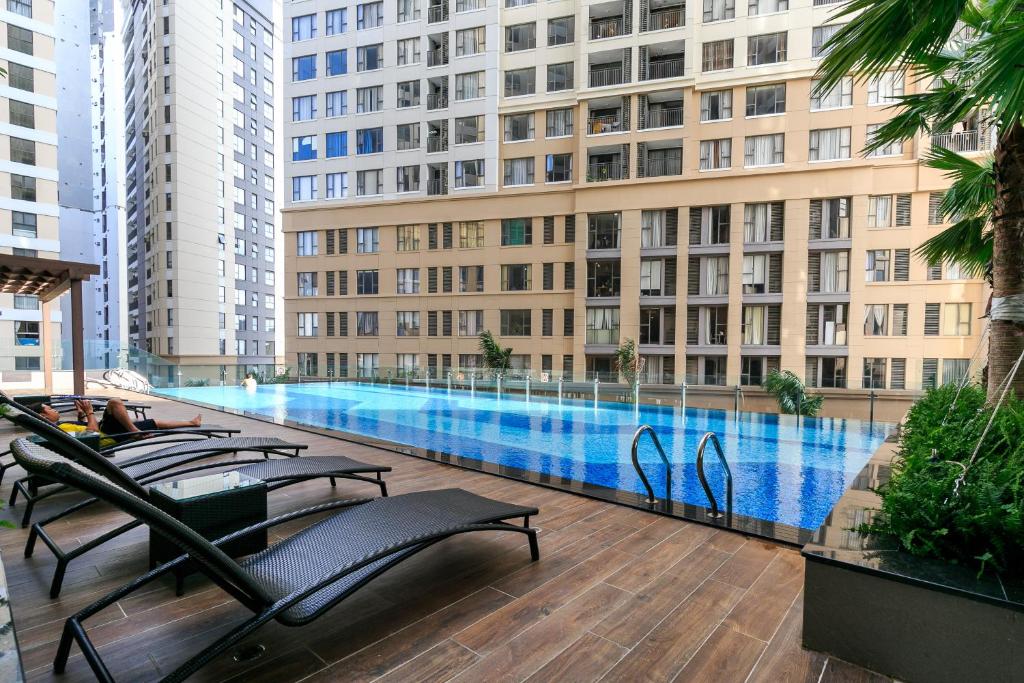 Saigon Royal Apartment 3 bedrooms 4 beds for 30 nights stay above — photo 1