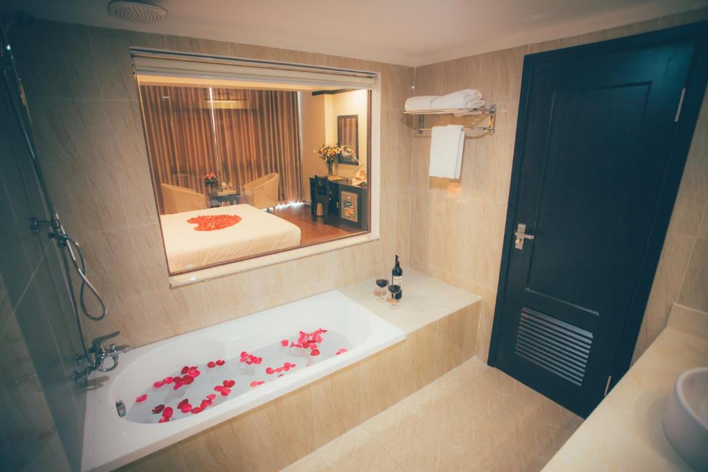 Friendship hotel photo 3